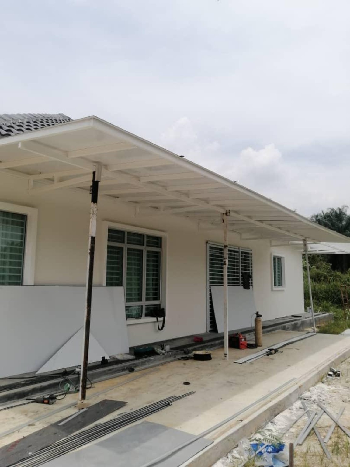 Contoh awning